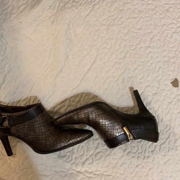 Bandalino gold/bronze metallic heeled booties - Picture 4 of 14